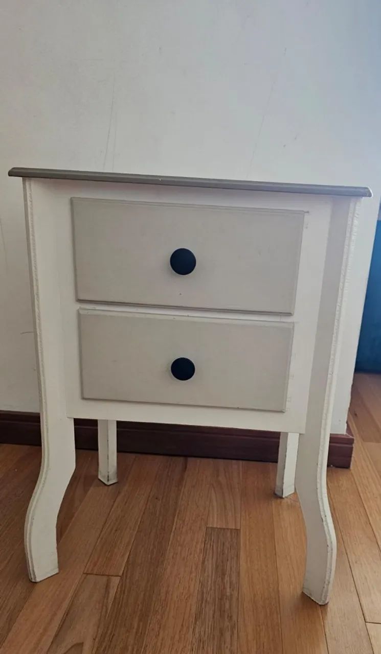 Mesa cabeceira pequena