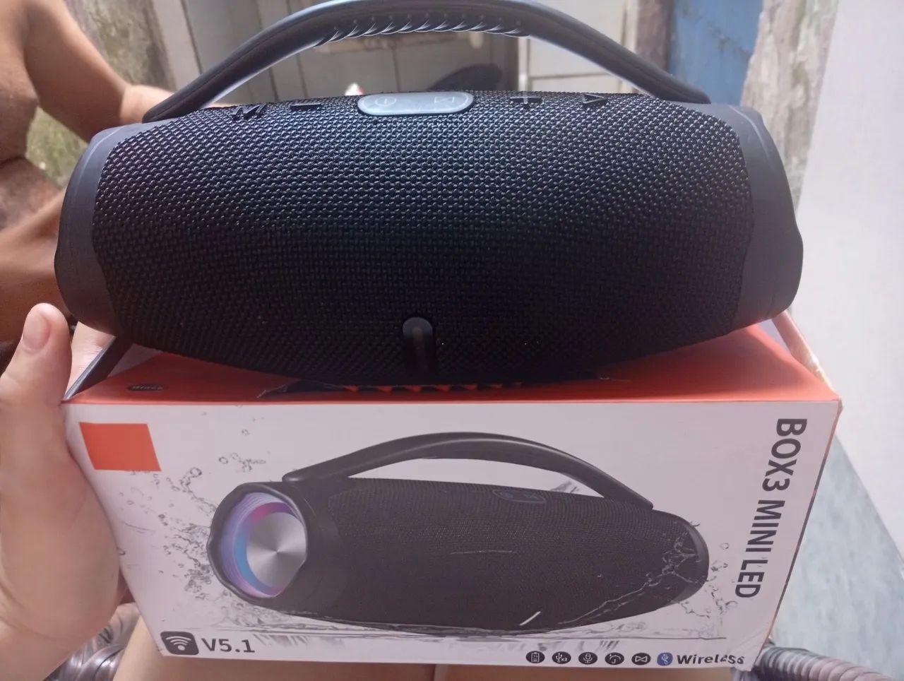 Caixinha JBL via bluetooth 