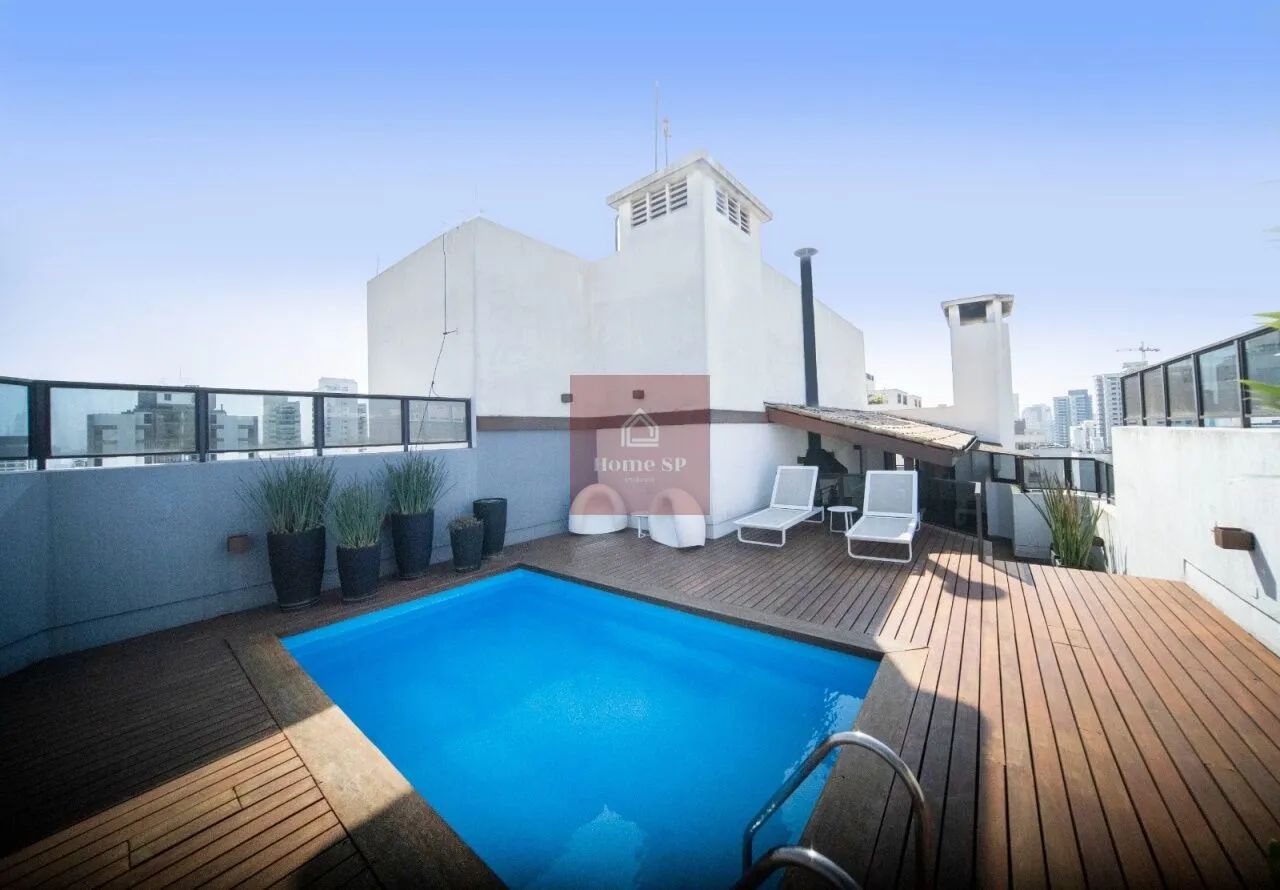 Cobertura em Moema, fora de rota, reformada com piscina e espaço gourmet