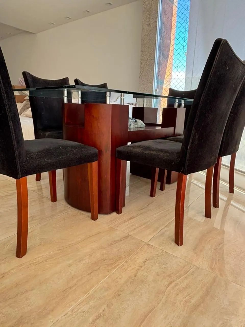 Mesa Madeira, Tampo de Vidro e Seis Cadeiras - Foto 3