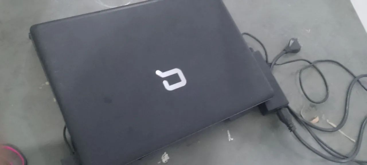 Computador Compaq usado com culer e fonte