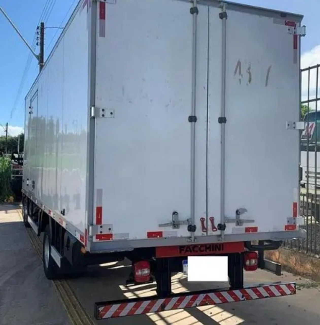 VW Delivery 11-180 Baú 2019 - Foto 3