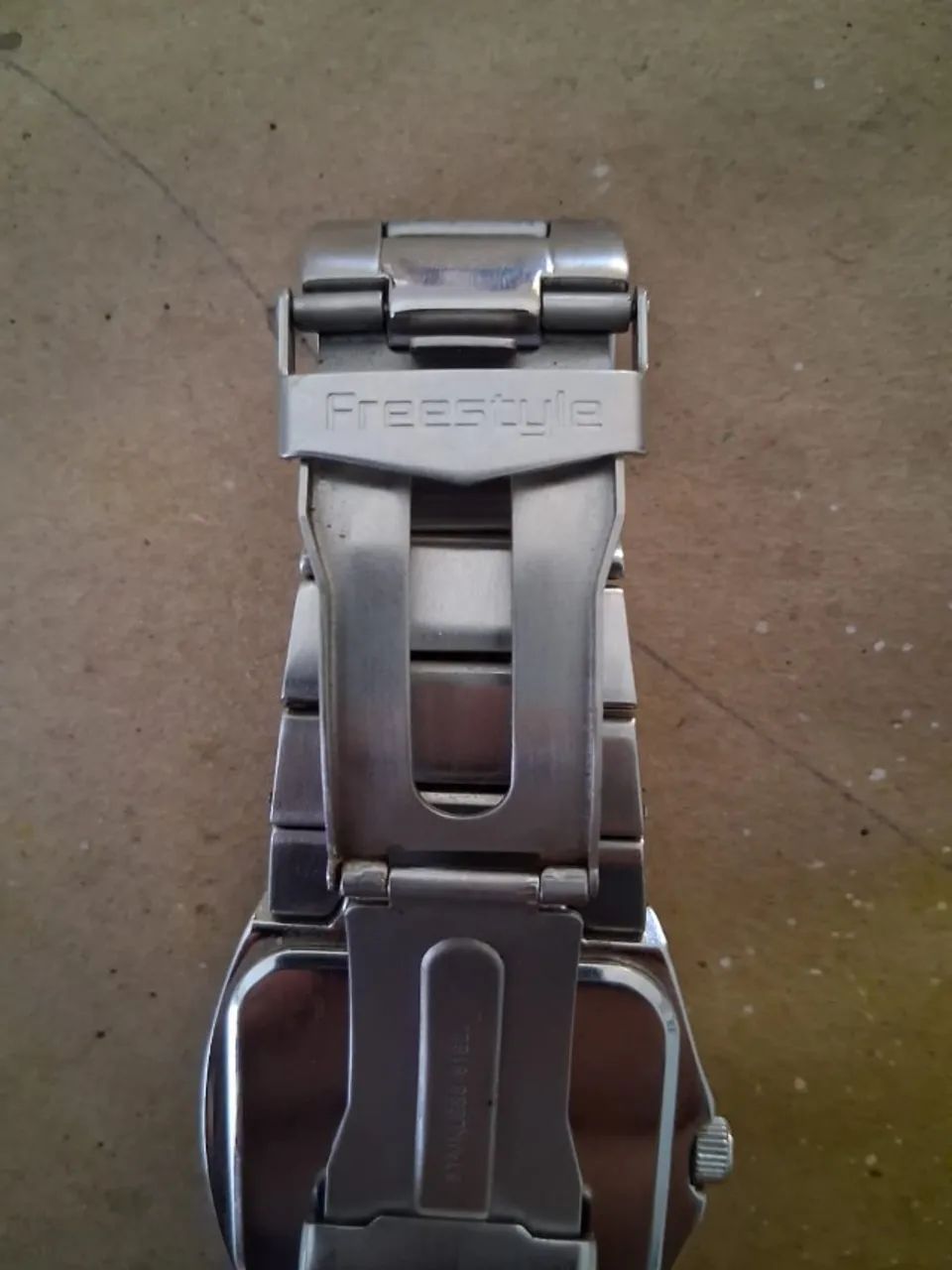 Vende-se Relógio de Aço da marca Freestyle - Foto 4