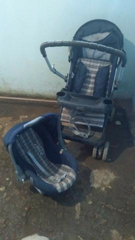 Carrinho de bebê e bebê conforto