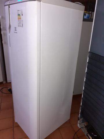 Geladeira Eletrolux Rfe 39Frost Free. - Foto 3