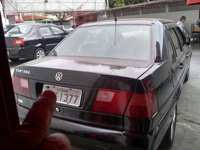 Volkswagen santana confortline, 4 portas, cor preto, completo, alcool e gnv - Foto 4