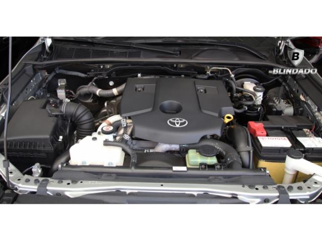 TOYOTA HILUX SW4 2.8 SRX 4X4 7 LUGARES 2017 - Foto 13