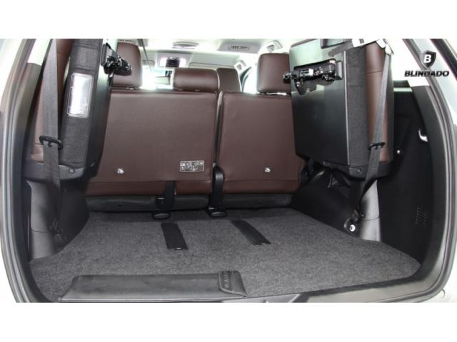 TOYOTA HILUX SW4 2.8 SRX 4X4 7 LUGARES 2017 - Foto 12