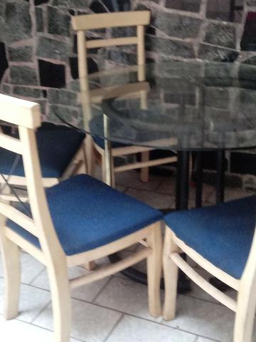 Mesa estilosa de vidro grosso + 4 cadeiras lindas. Ac Cartão.Frete barato - Foto 3