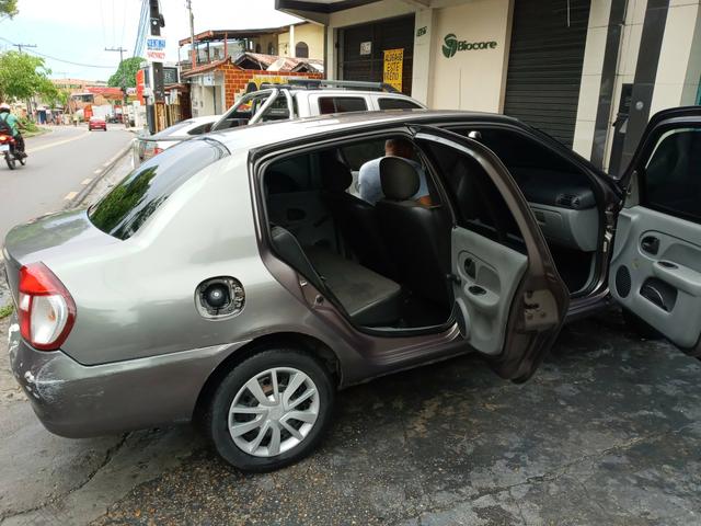 Clio Sedan authentic 1.0 - Foto 4