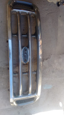 Grade frontal Ford 250 com pequena avaria. - Foto 3
