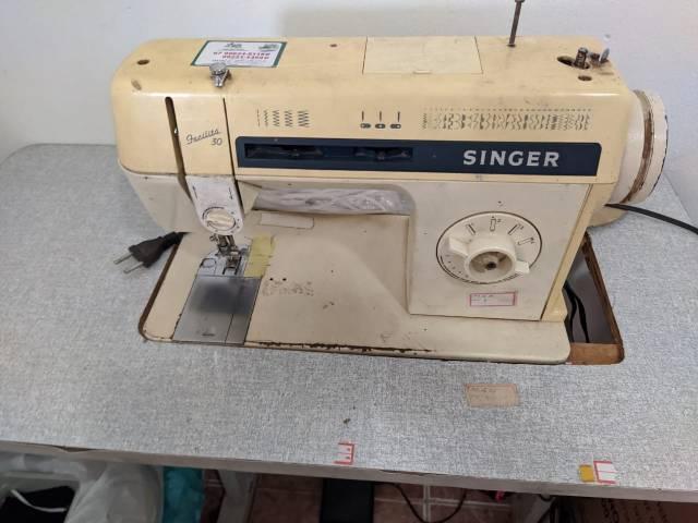 Vendo Máquinas de costuras. - Foto 2