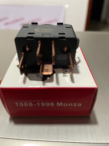 Botão simples do vidro elétrico do monza 1988/1996 - Foto 2