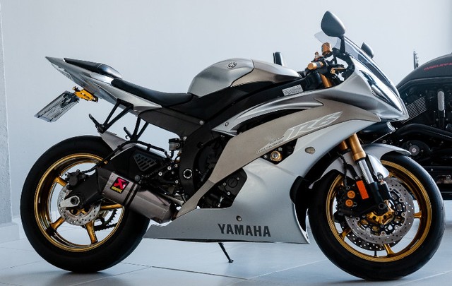 MOTO YAMAHA R6
