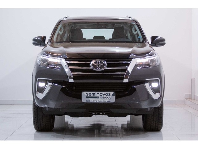 TOYOTA HILUX SW4 2.8 SRX 4X4 7 LUGARES 16V TURBO INTERCOOLER DIESEL 4P AUTOMÁTICO