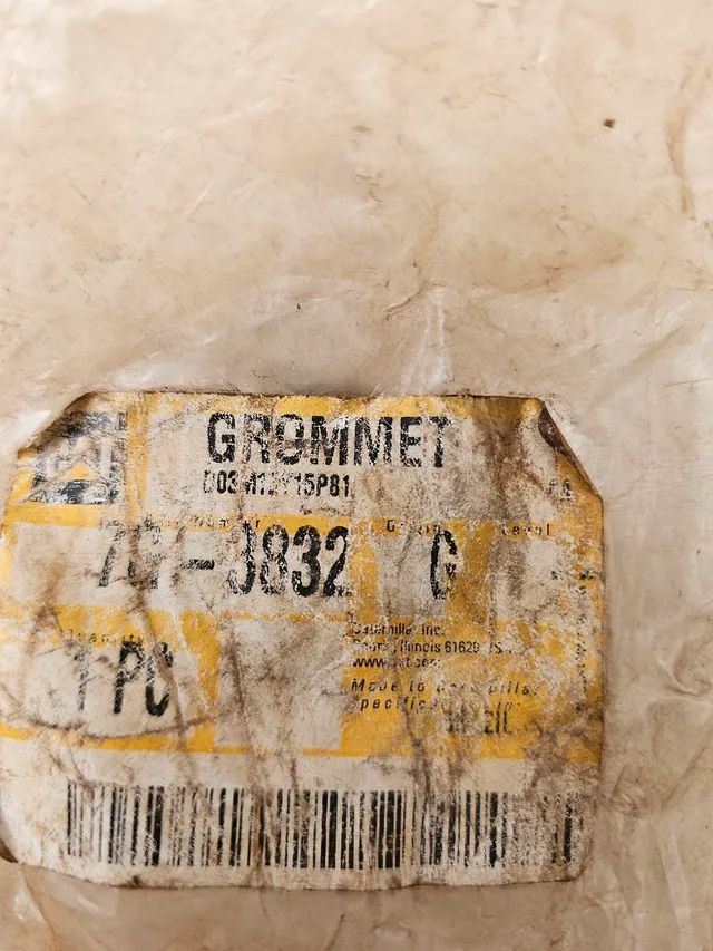 Pa carregadeira caterpillar borracha ilho nova original - Foto 5