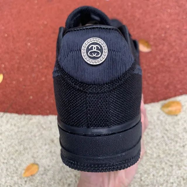 Air Force 1 X Stussy "Triple Black" - Foto 5
