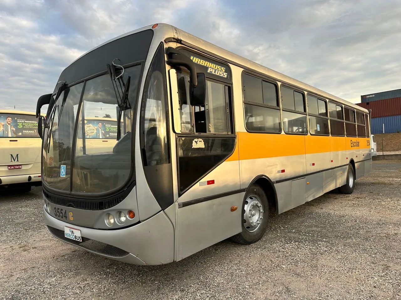 Ônibus urbano Mercedes 1418 padrão escolar 