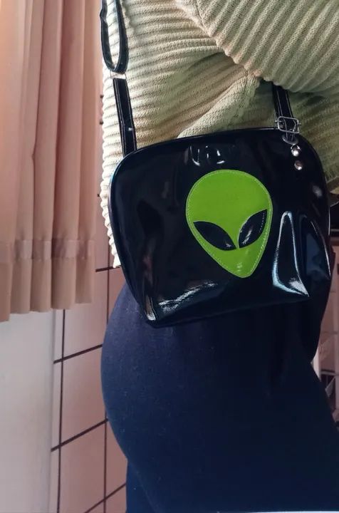 Bolsa preta com estampa de ET - semi-nova - Foto 2
