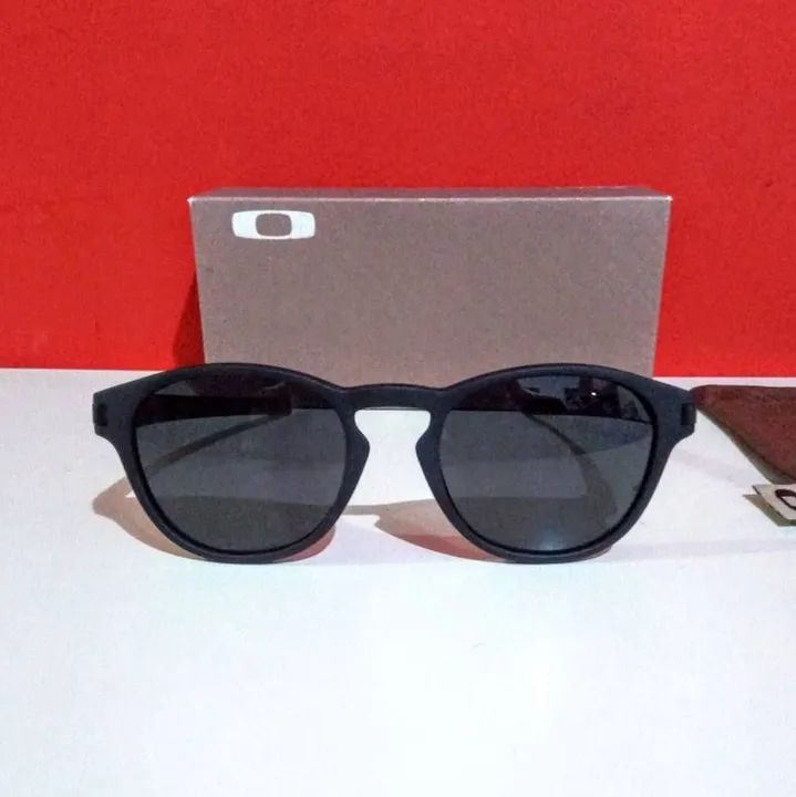 Óculos de sol Oakley Latch redondo preto fosco e lentes polarizada unissex novo 