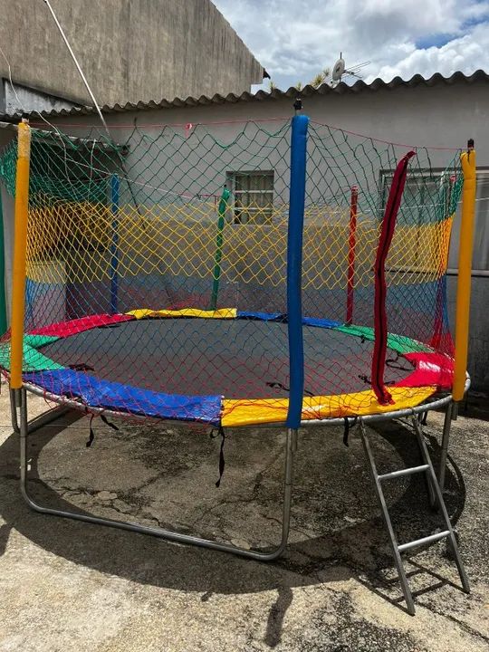 cama elástica- pula pula 3,05m nova com toda segura para criançada R$120,00