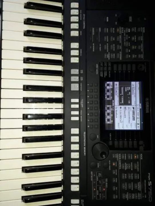 Workstation YAMAHA PSR-S750  - Foto 2