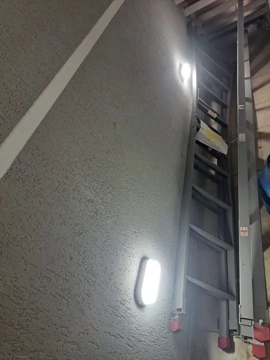 2 escadas galvanizadas com pintura eletrostática extensiva 10X2  - Foto 2