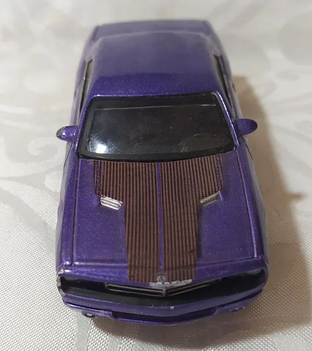 Carrinho Dodge Challenger roxo - Foto 2