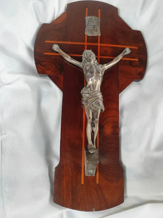 Antigo Crucifixo de Parede - em Bronze e Madeira