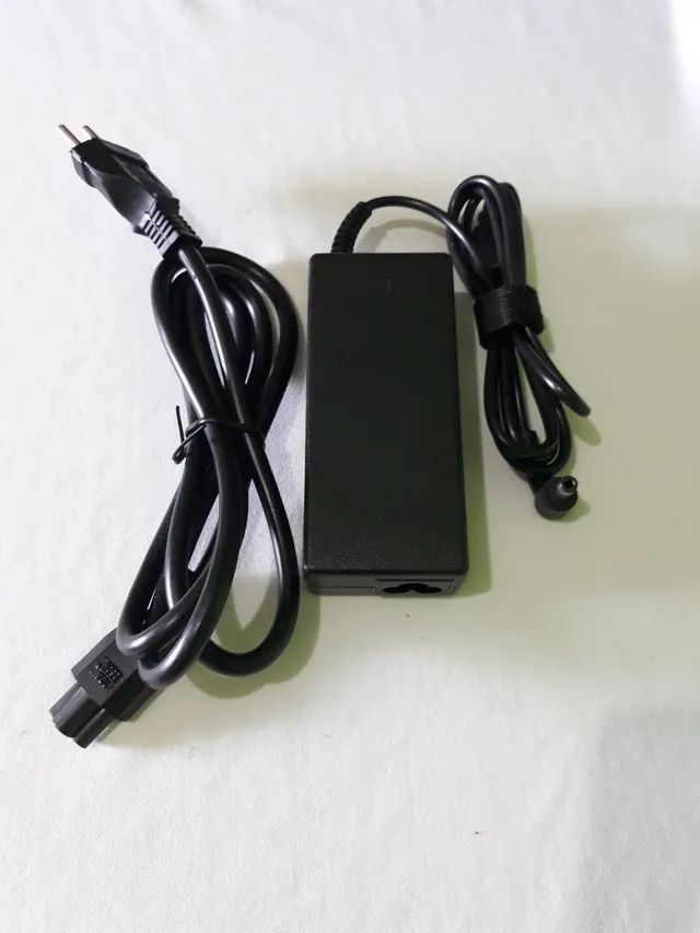 Carregador fonte para notebook e outros na especificações  output 19v  3.42a  bivolt nova 