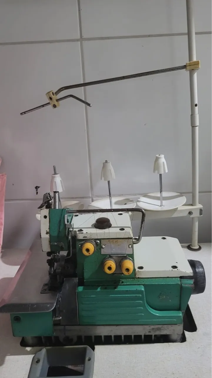 Máquina de Costura Overloque Industrial