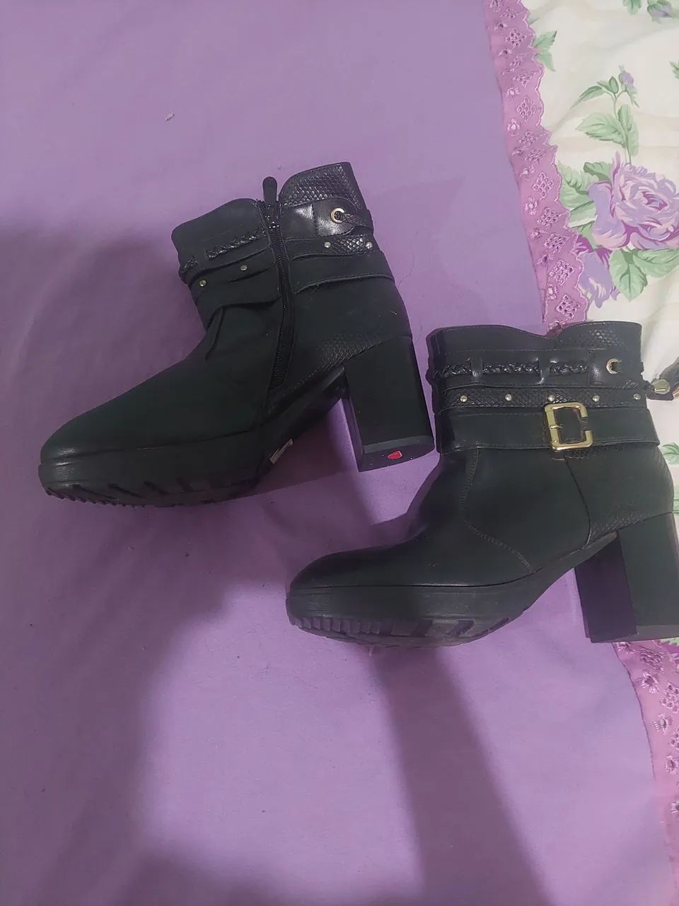 Botas Femininas de Cano Curto - Elegância e Conforto