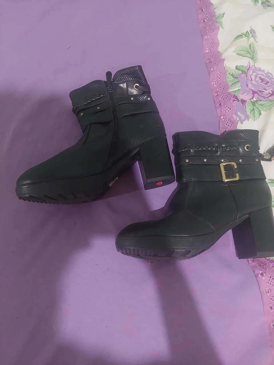 Botas Femininas de Cano Curto - Elegância e Conforto