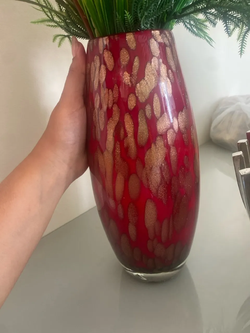 Vaso Decorativo Vermelho com detalhes dourados