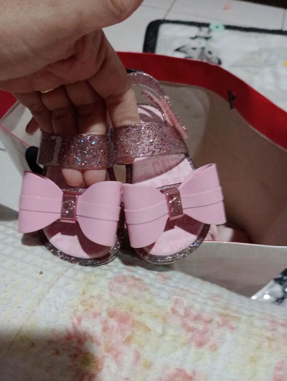 Botinha Infantil Rosa com Flor, linda sandália c glitter rosa Grendene sandália dedo . - Foto 3