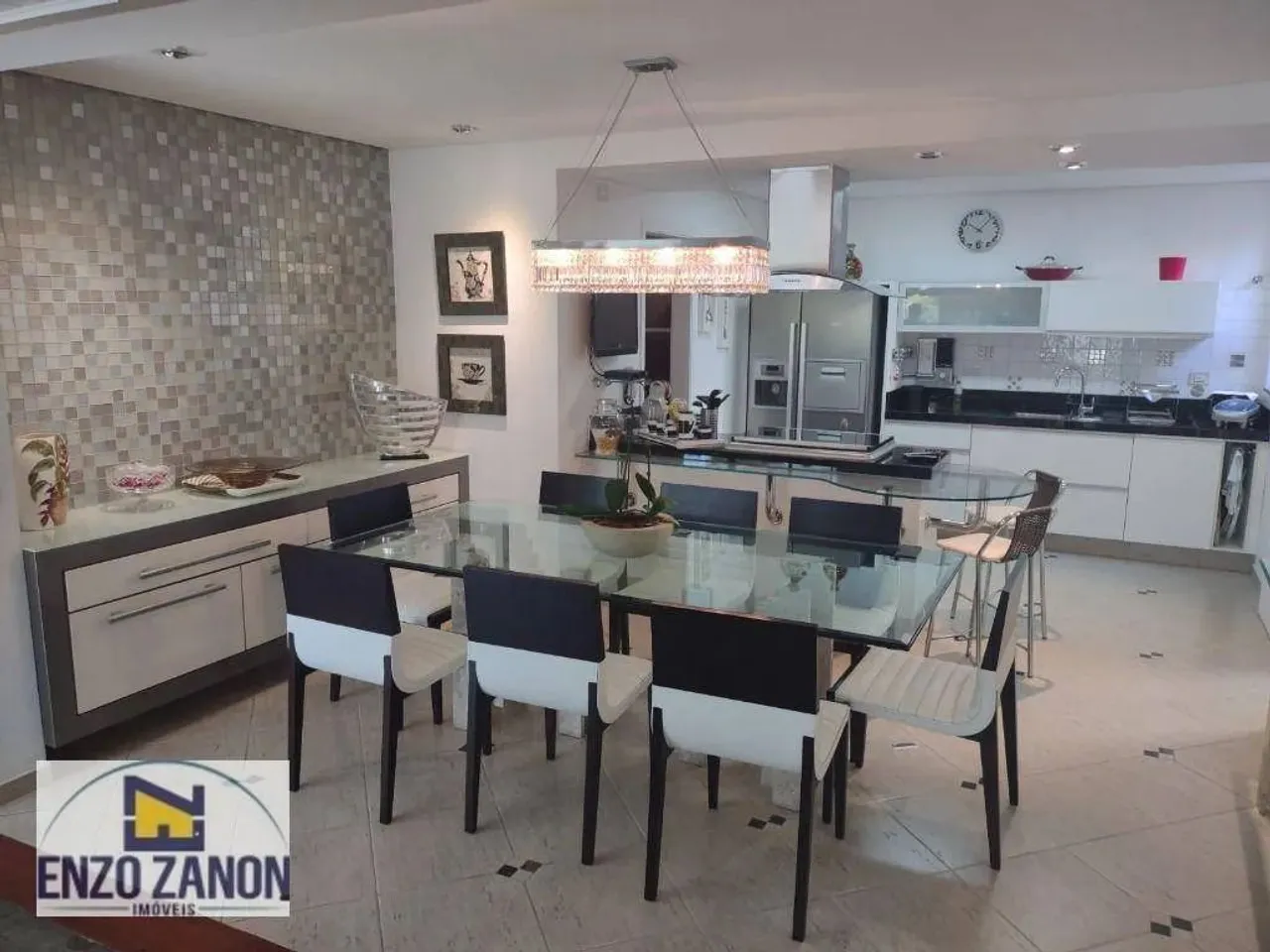 Sobrado mobiliado no bairro Nova Petrópolis com 242 m² de terreno, são 3 dormitórios (suít