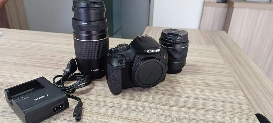 Combo Câmera EOS T7+ Viajante com Lente EF-S 18-55mm + EF 75-300mm