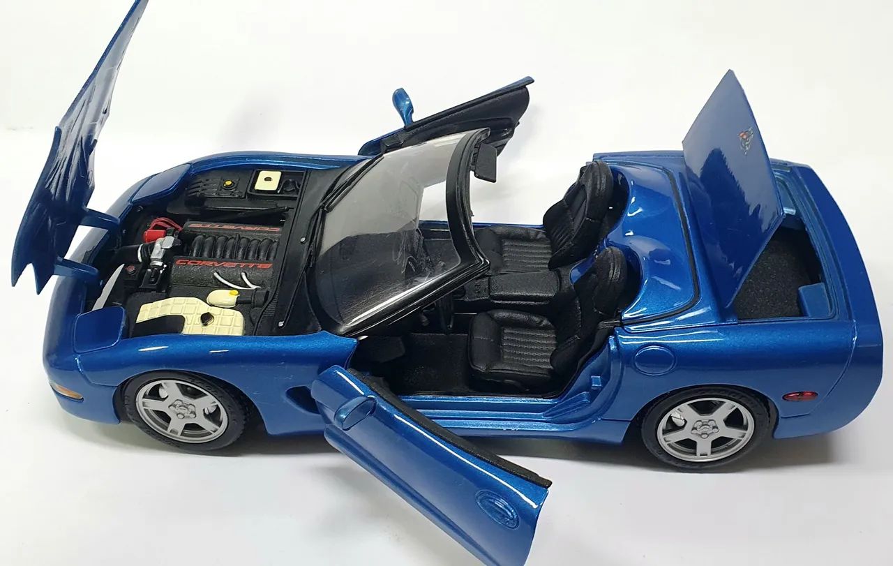 ミニカー UT CHEVROLET CORVETTE 1998 1/18 UT MODELS 1998 CHEVROLET CORVETTE 1/18 SCALE diecast model car