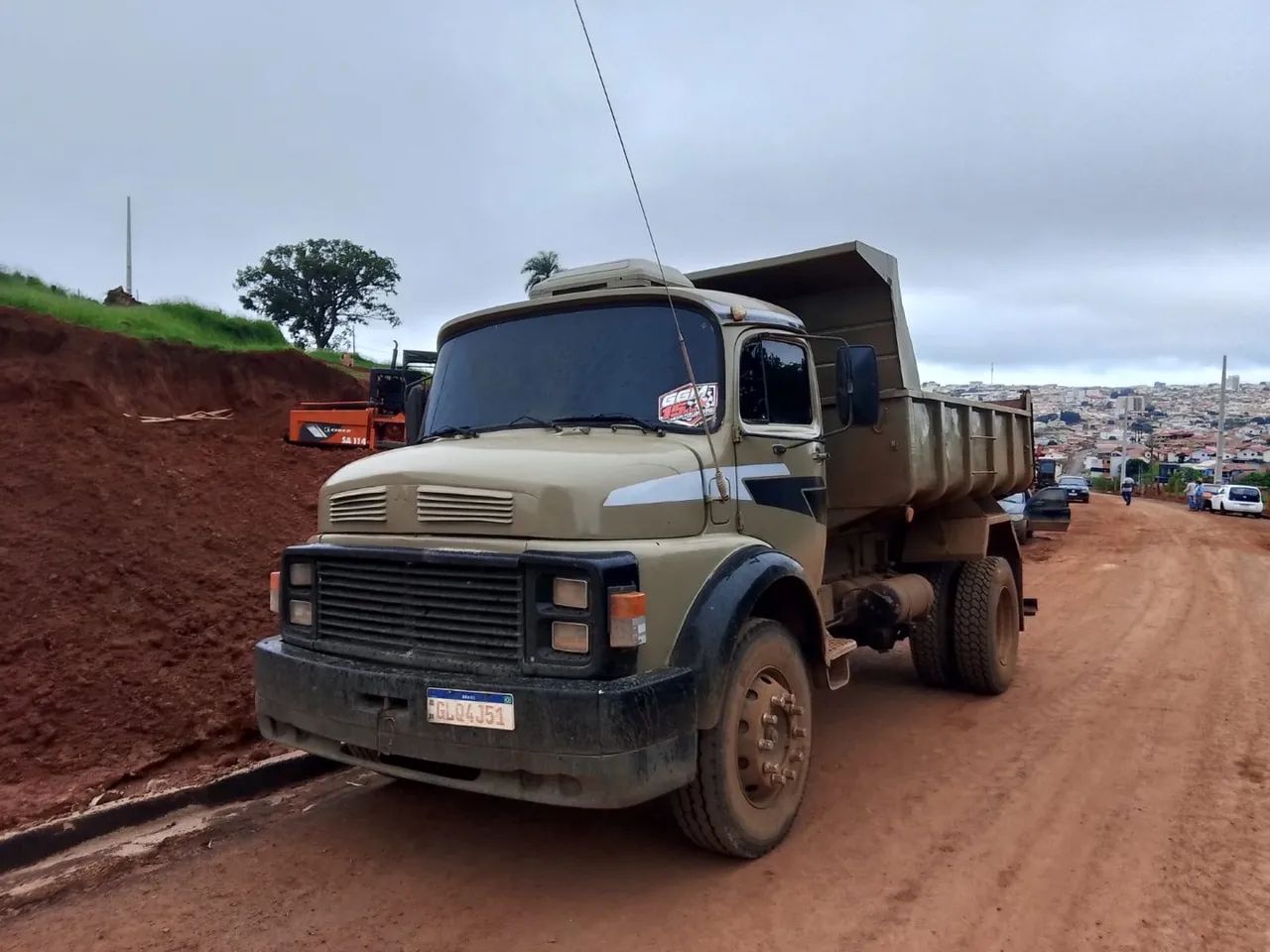 Caminhão Caçamba Mercedes-Benz - Foto 2