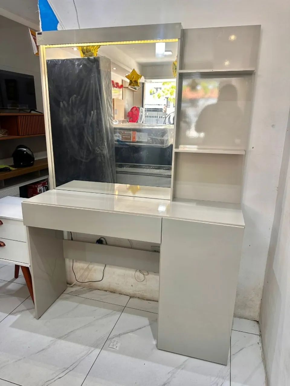 camarim londres 100% mdf , acompanha led 