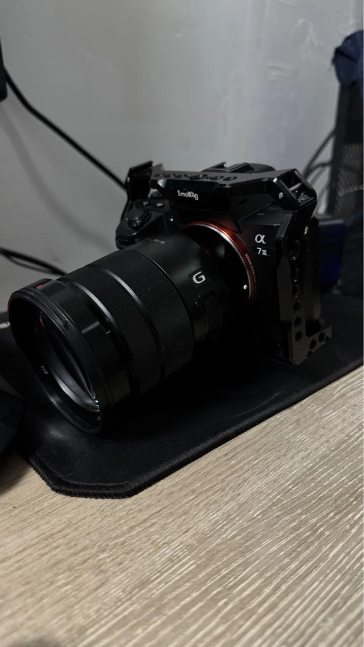 Câmera Sony Alpha 7III com Cage e Lente sony G 18-105mm F4 - Foto 3