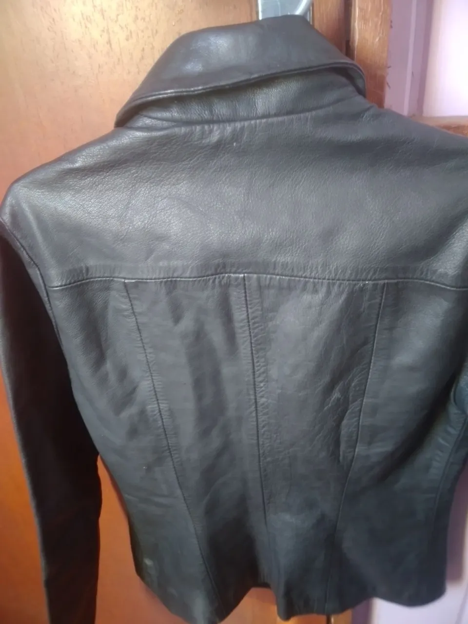 Jaqueta de Couro Preta - Elegância e Estilo!