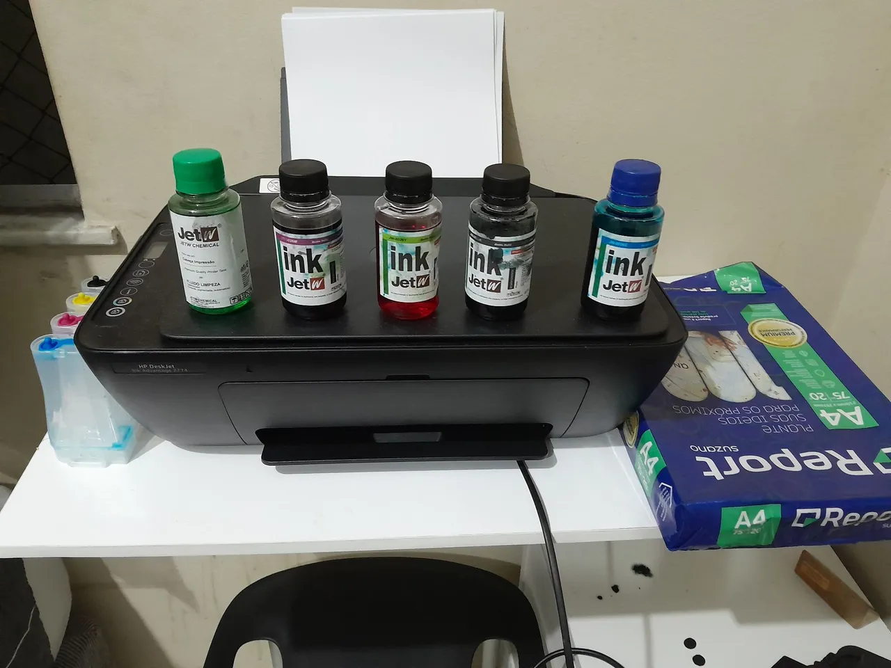 Impressora HP DeskJet com Tintas e reservatório de tinta novos
