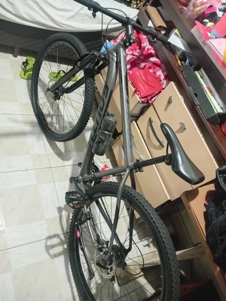 Vendo uma bicicleta aro 29 tá bem boa comprei ela mais nem uso mais