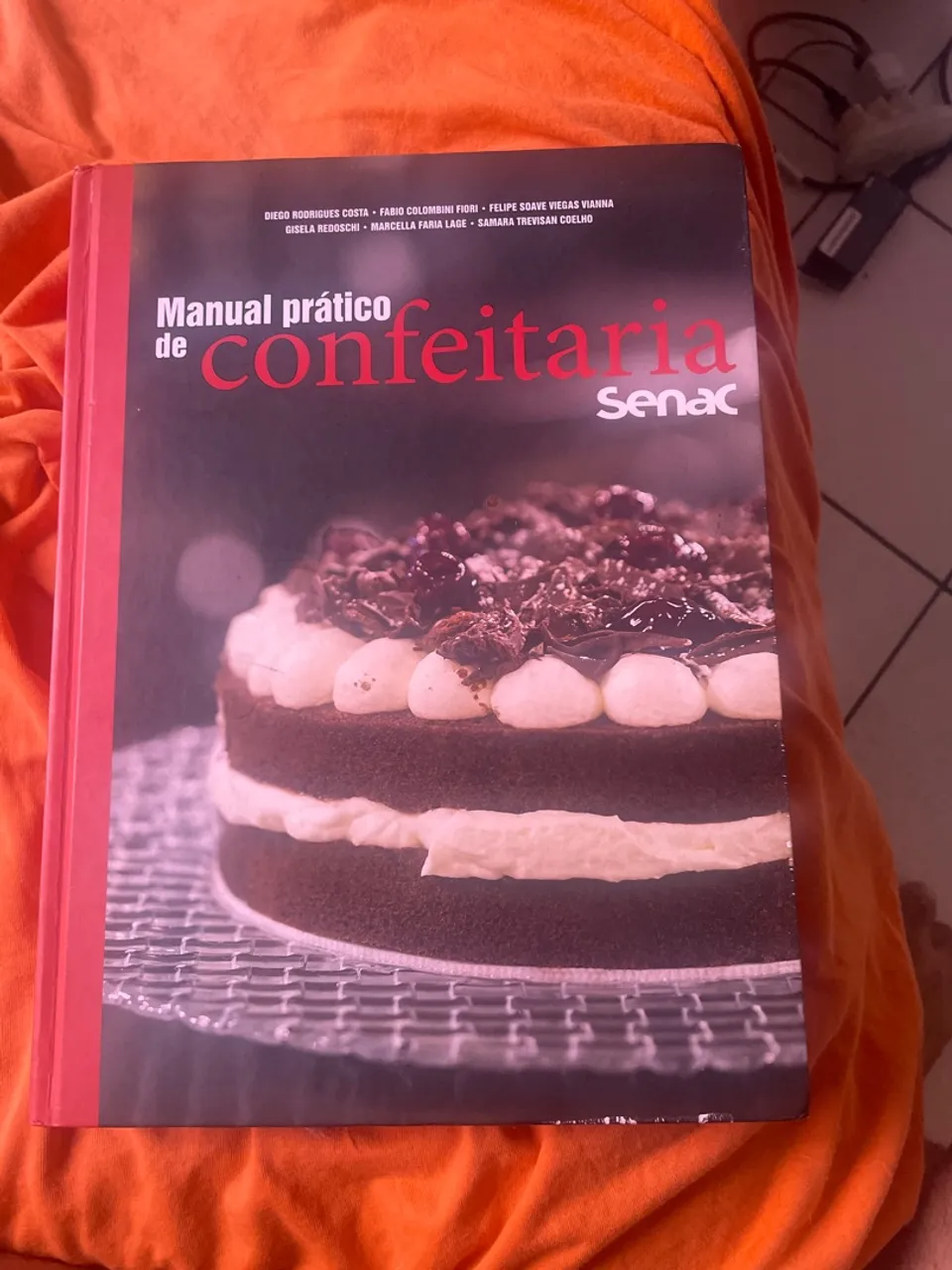 Livro manual prático de confeitaria senac