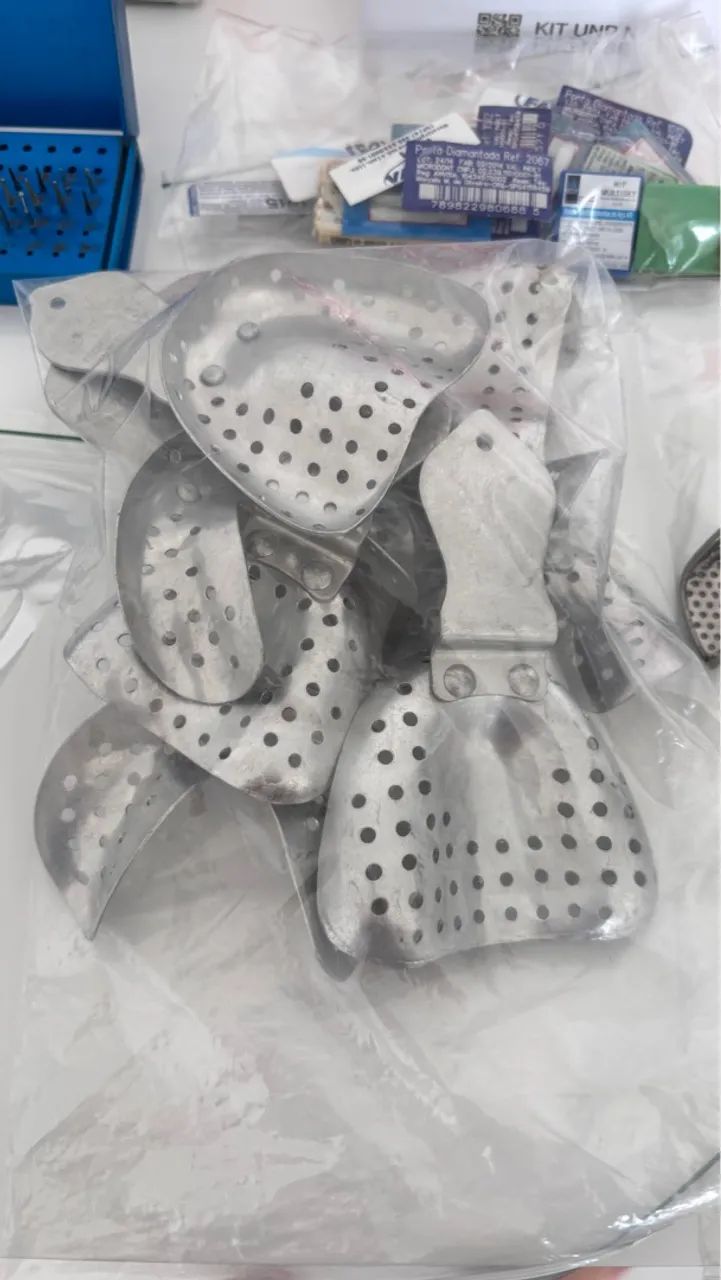 Moldeiras para pacientes dentados e para pacientes desdentados 