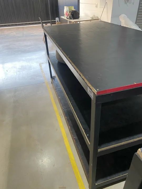 Mesa de trabalho industrial com prateleiras - Foto 5