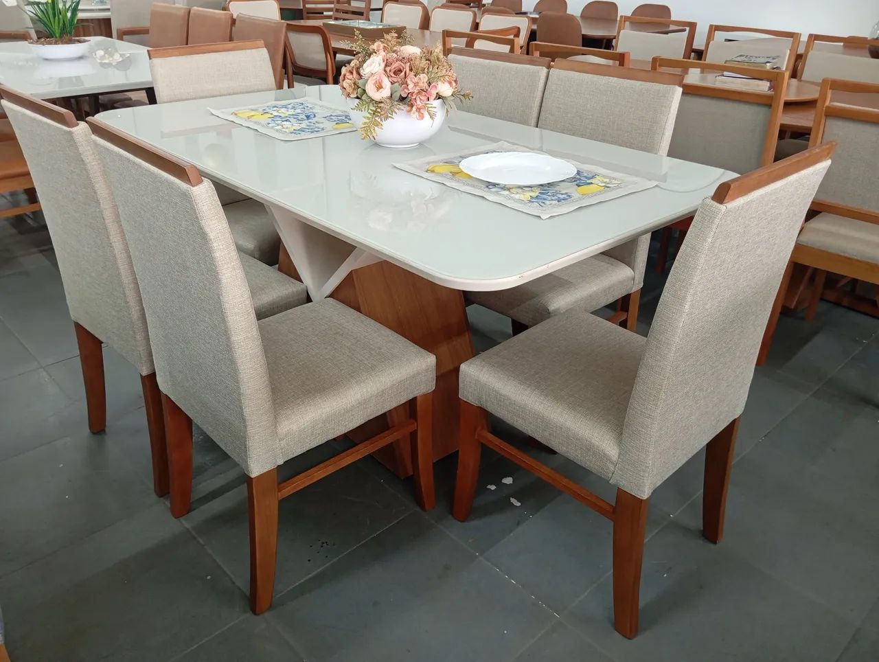 Conjunto de mesa de madeira a pronta entrega nova 