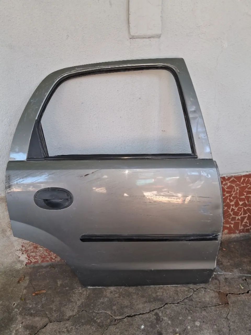 Porta completa traseira direita gm corsa montana 2003 até 2012 prata  - Foto 3