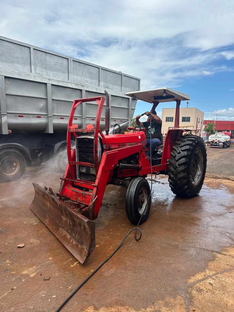 Trator Massey Ferguson 290 - Pronto para o Trabalho